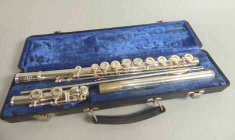 A modern silver plated Buescher flute