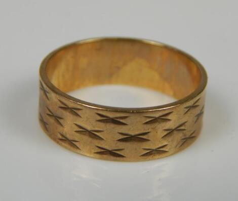 A 9ct gold wedding band