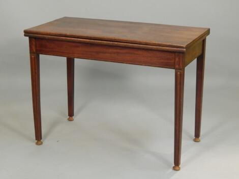 An early 19thC mahogany tea table