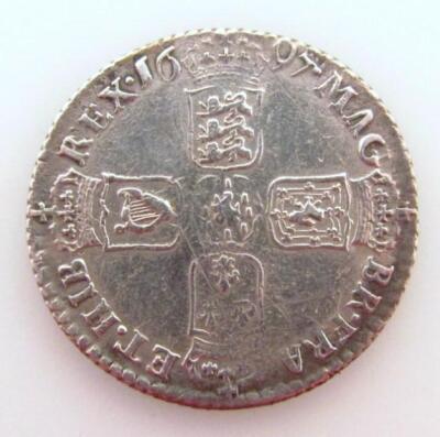 A William III shilling - 2