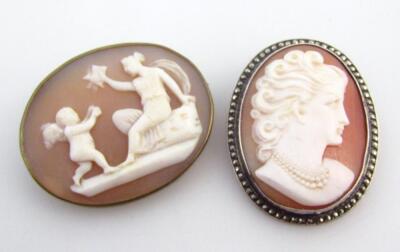 Various brooches - 3