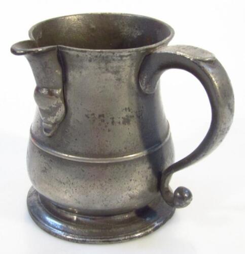 An early 18thC pewter tankard