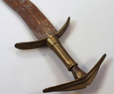 An early 20thC eastern curved bladed short sword or dagger - 3