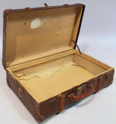 An early 20thC pressed leather travel case - 2