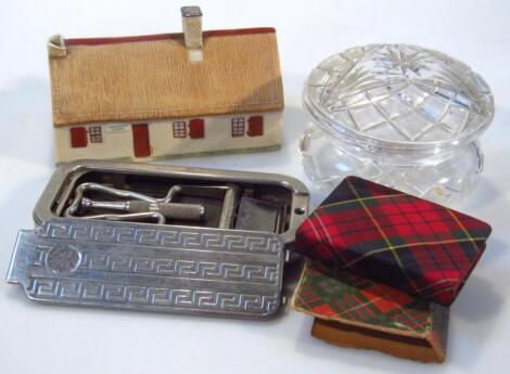 An early 20thC WH Goss model of Robert Burns' cottage