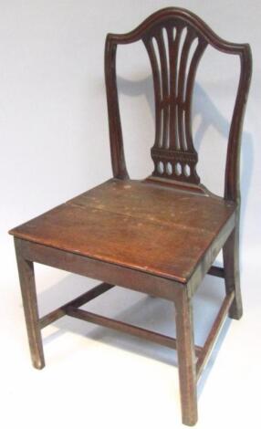 An early 19thC oak Hepplewhite design shield back dining chair