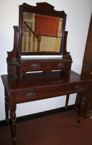 An Edwardian mirror back dressing table