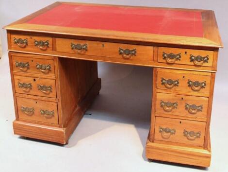 An Edwardian mahogany twin pedestal writing desk