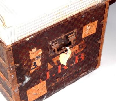 A Louis Vuitton travel trunk - 9