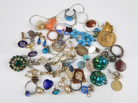 A quantity of modern costume jewellery