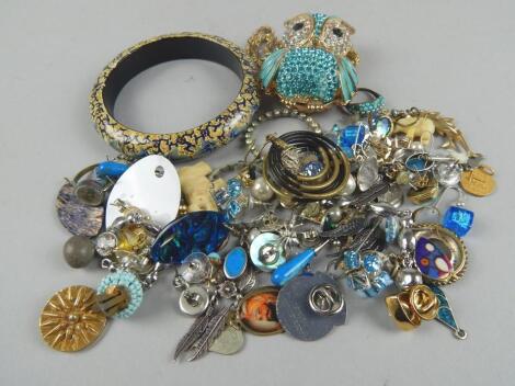 Various modern costume jewellery