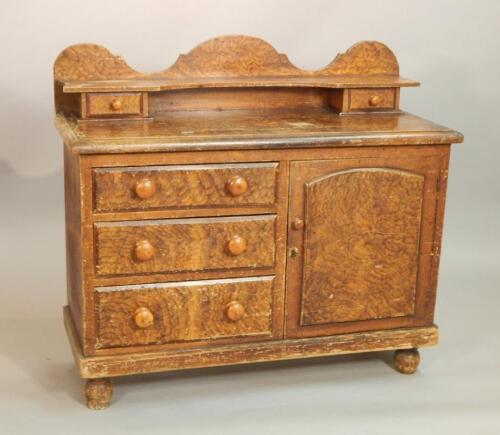 A Victorian Lincolnshire scumbled pine dresser