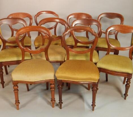 A Harlequin set of twelve Victorian balloon back mahogany chairs