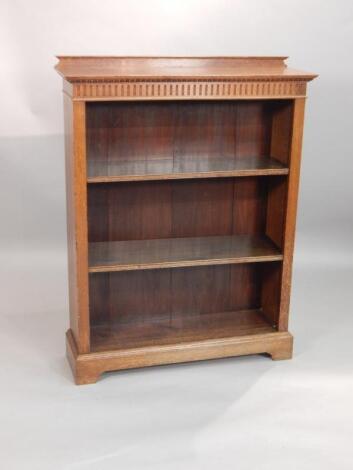 An early 20thC oak open bookcase