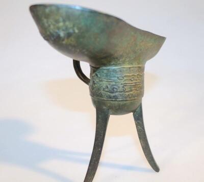A Chinese bronze libation cup - 2