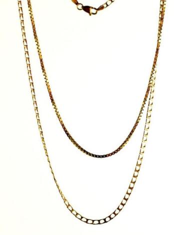 A 9ct gold square link neckchain