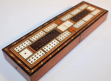 A late 19thC mahogany and marquetry inlaid cribbage box