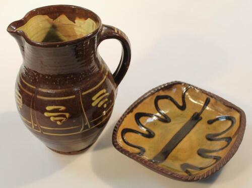 A 20thC Winchombe slip ware pottery jug