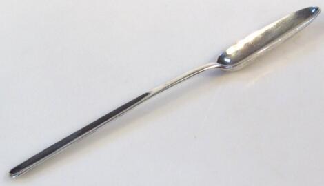 A George III silver marrow scoop