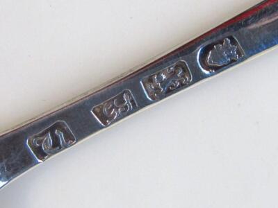 A George III silver marrow scoop - 2