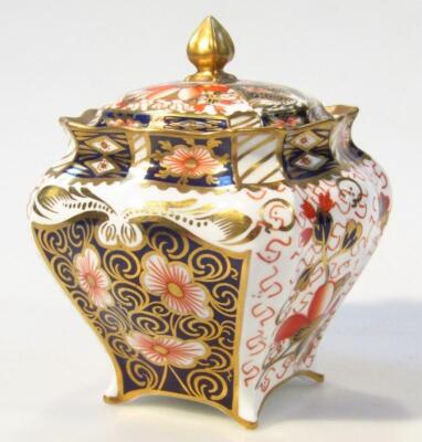 An early 20thC Royal Crown Derby sugar bowl