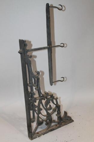 A late 19thC/early 20thC cast iron pub sign bracket