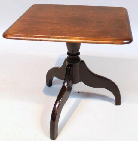 An early 20thC occasional table