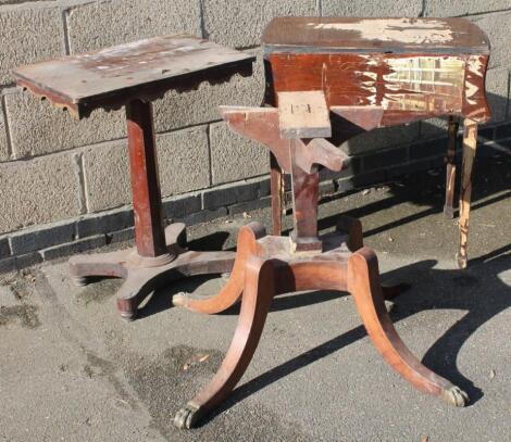 An early 19thC Sheraton style mahogany Pembroke table