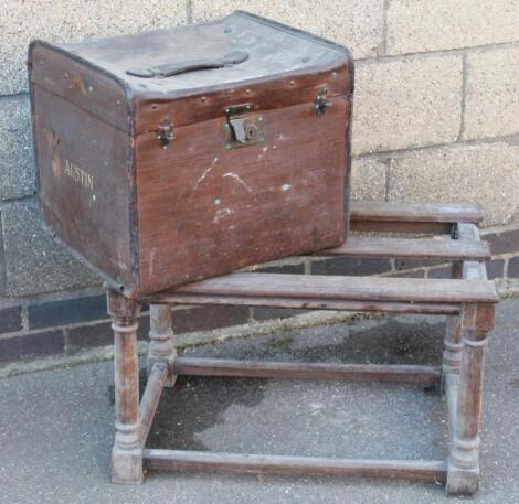 An early 20thC pressed leather travelling hat box