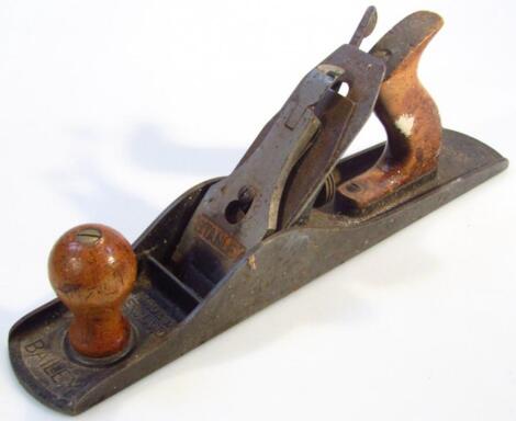 An early 20thC metal framed wood plane