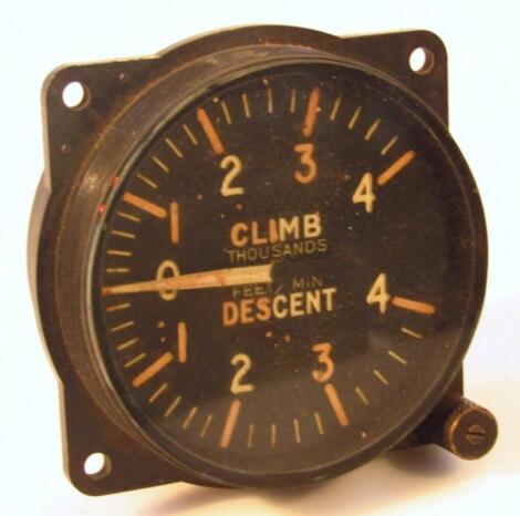 A mid-20thC AM aeroplane dial Mark IB