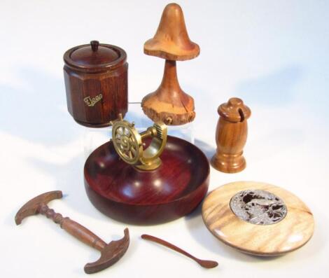 Various 20thC treen