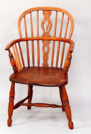 A 19thC yew and elm Windsor chair