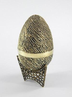 Stuart Delvin. A decorative silver egg and stand - 3