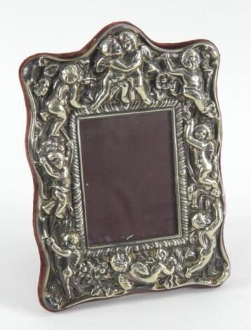 A plated strut photograph frame