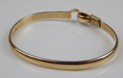 A tension fastened bracelet