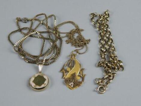 A quantity of pendants and chains