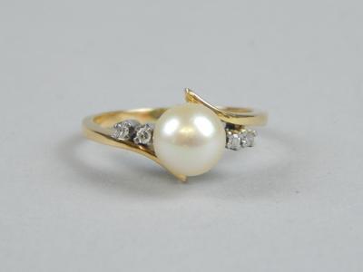 A modern dress ring