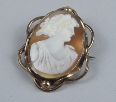 A cameo brooch