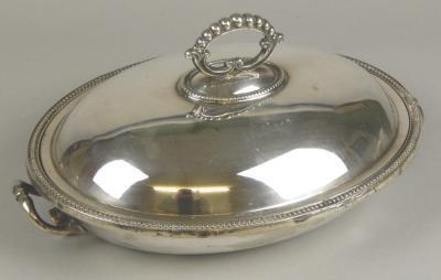 An Edwardian oval silver plated tureen and cover