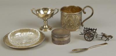 Various items of small silver and white metal