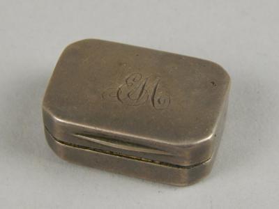 An early 19thC silver vinaigrette