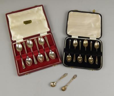 Various items of small silver