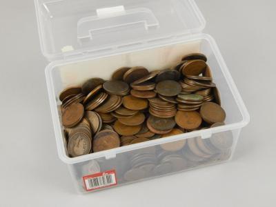 Over 700 Victorian and later copper coins