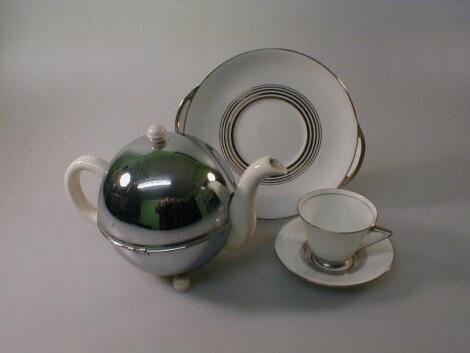 A Royal Doulton bone china tea service