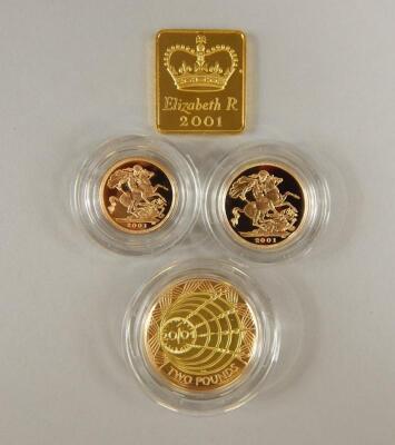 A set of Queen Elizabeth II gold proof three-coin sovereign collection coins - 2