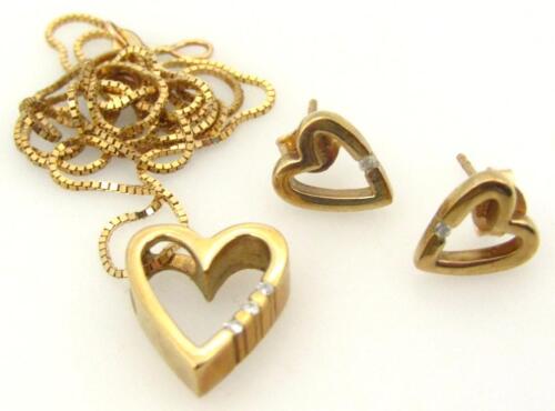 A Hot Diamonds jewellery set