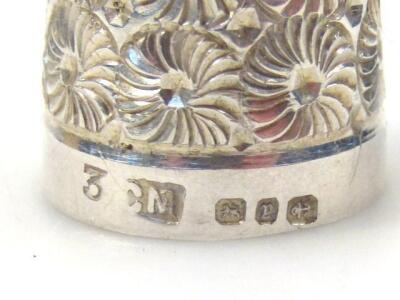 A Victorian silver thimble - 2