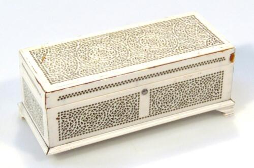 A mid-19thC Chinese ivory casket