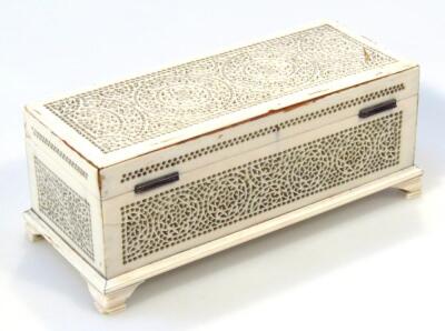 A mid-19thC Chinese ivory casket - 2